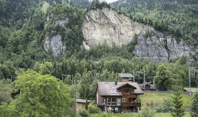 Schweizer Dorf evakuiert für 10 Jahre aufgrund der verbleibenden Bomben