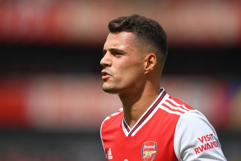 Heroi i Liverpoolit: Xhaka do të bëhej lojtar i madh te Liverpooli