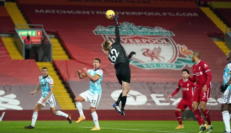 Esto también sucede: Liverpool mal a su portero