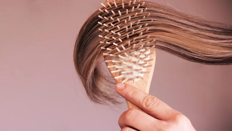 Haarpflege: Machen Sie diese sieben Fehler im Winter nicht!