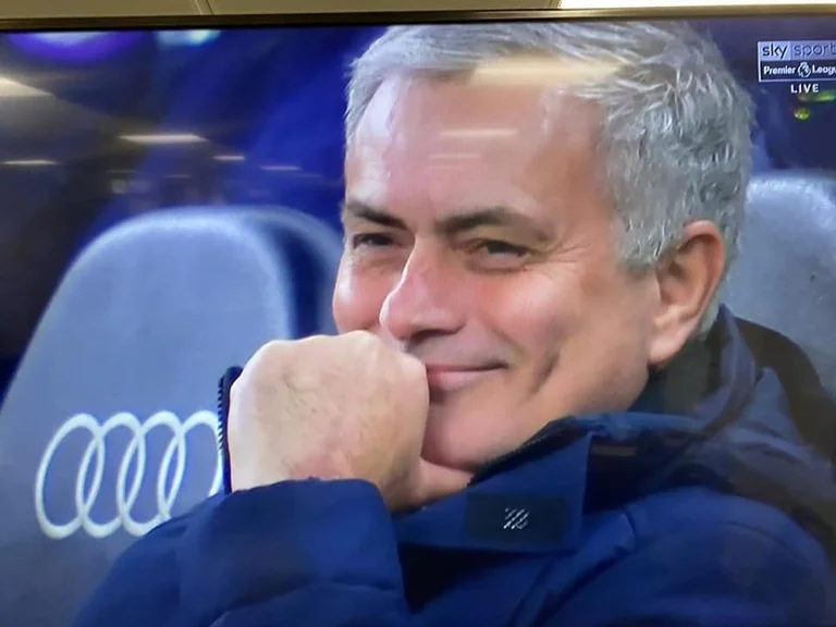 La cara de Morainho dice todo: Gana el derby de Londres v. Arsenal