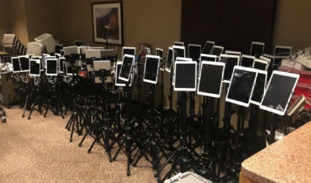 La foto virale mostra dozzine di iPad utilizzati dai pazienti prima di morire di coronaria
