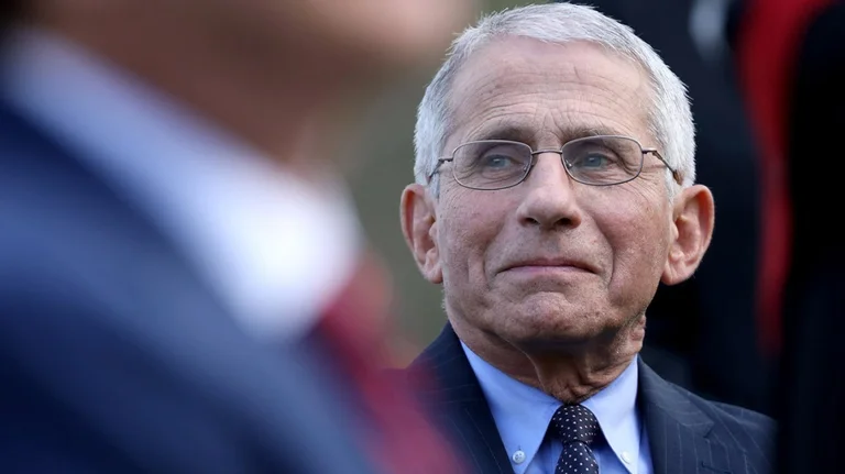 Der Impfstoff gegen Coddy-19, Fauci apologisiert die Briten