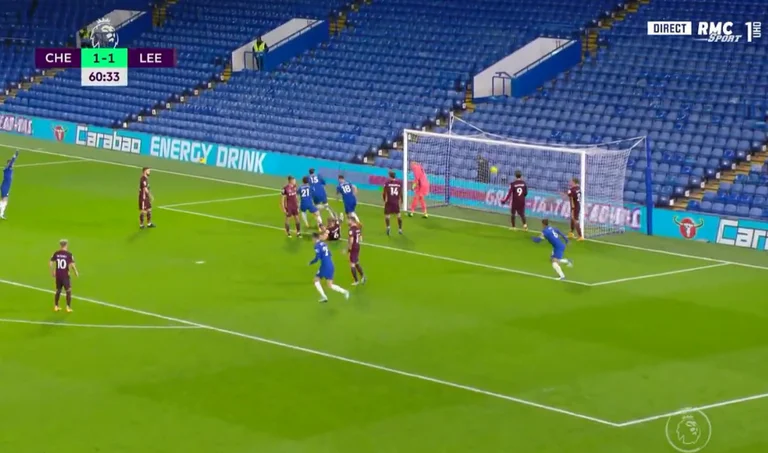 Kurt Zouma survole la défense de Leeds et passe Chelsea au-dessus