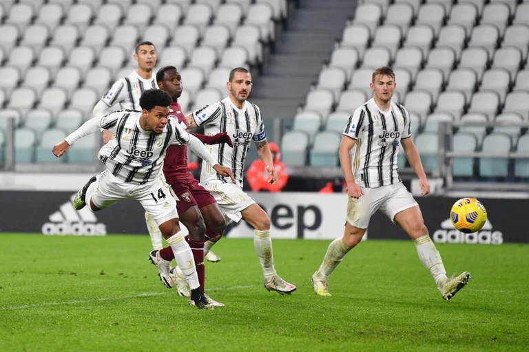 Zurück aus dem Juventus Nachteil, triumphiert in Derby della Mole