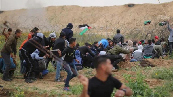 Israeli forces kill Palestinian-year-old except for throwing stones at them