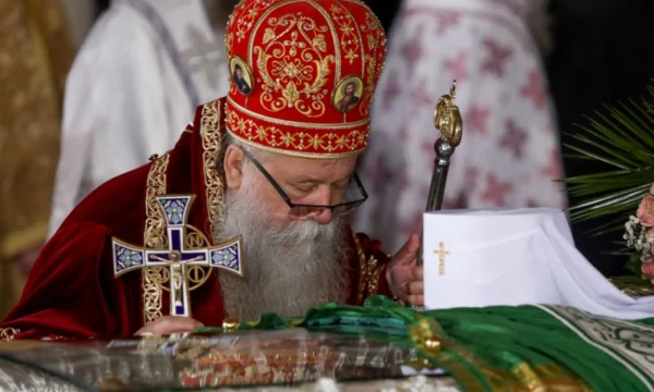 Serbische Kirche Vorsitzende Hospitalisiert von COVID-19, vier Bischöfe sind bisher gestorben