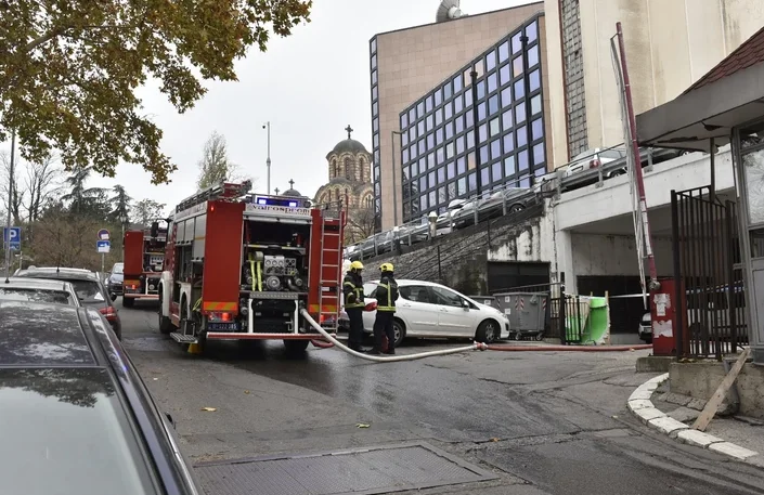 “J'ai vu des têtes de sang, une personne a été retirée avec un demi-bras”: Des témoins rapportent ce qui se passe à Belgrade