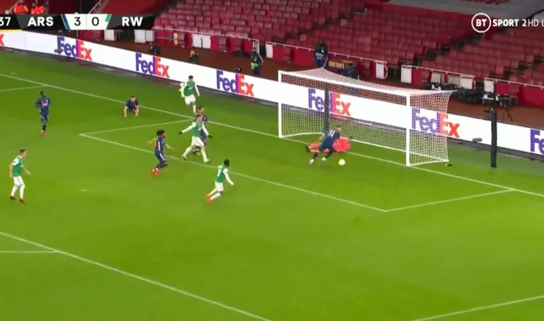 Vienne Rapid vient de marquer un but très spécial contre Arsenal