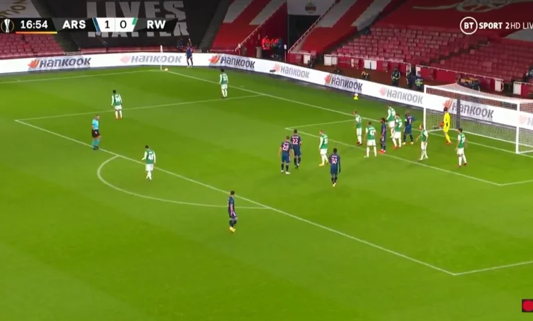 Arsenal secoue à nouveau Rady Vienne, un but de tête fantastique