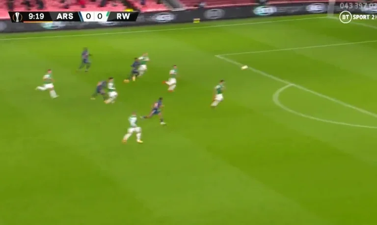 The 9th Arsenal defeats Rapid Vienna with an absolute long distance bomb
