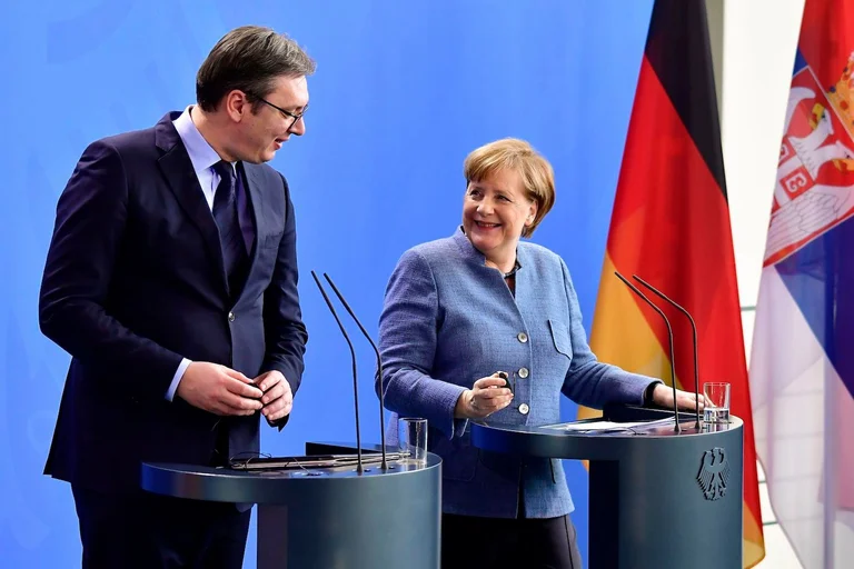 La réunion en ligne de Merkel, ils parlent aussi du Kosovo- Serbie