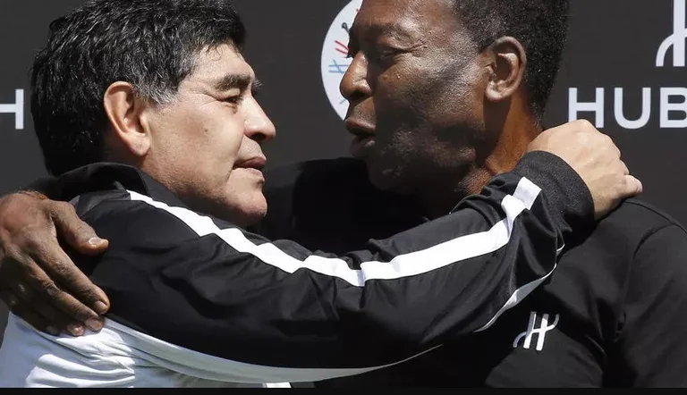 Eccitante: Pele scrive una settimana dopo la morte di Maradon