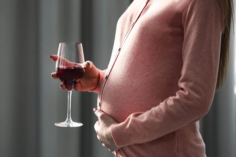 Considerar el problema del consumo de alcohol en el embarazo