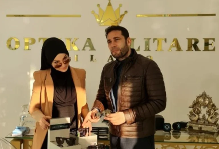 Ils commencent à se moquer d'Elvis Nachi après avoir ouvert l'entreprise de luxe: Glasses.