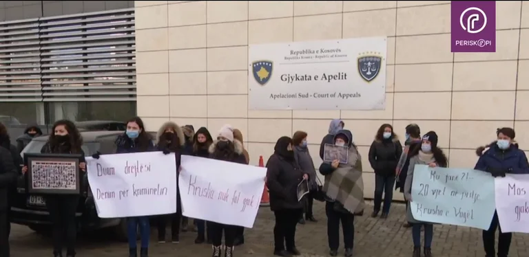 Proteste kollidieren mit Berufungsvorsitzenden: Wir werden dieses Gericht ficken.