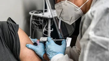 Chi prende il primo o l'ultimo di quei vaccini contro la coronaria?