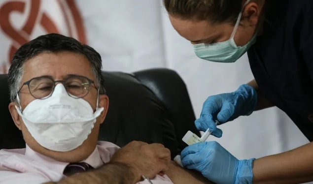 Adoption of Pfizer vaccine in Britain must provide Americans, says US Health chief