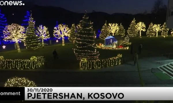 El pueblo de Gjakova se compara con el año pasado decorando con Nueva York y Moscú (Vídeo)
