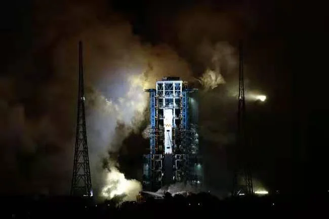 The probe “Changue-5”, successfully landing on the moon