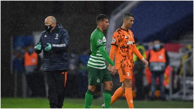 Juventus Fencvaros, Ronaldo davanti a un calciatore albanese