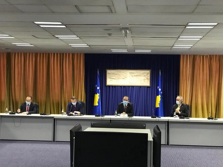 Hoti accompagné de trois ministres rencontre l'Union des Infermies