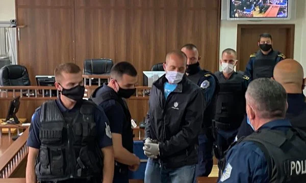 Coroners revolve sich nach der Hälfte Darko Tasic's sentence