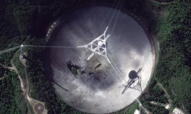Le radiotéléscope géant s'effondre à Porto Rico 120m
