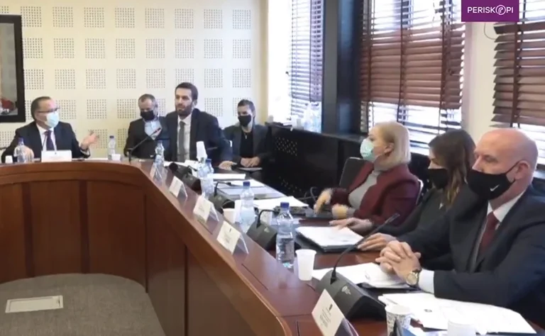 The VV's emanmer attacks low Besa Gager in the commission: “The embarrassment, nervous”