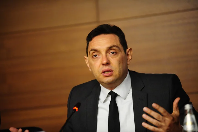 Vulin i reagon Thaçit: Ai po i numëron ditët deri në ngritjen e aktakuzës