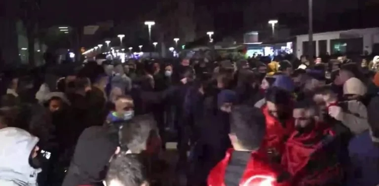 Das Treffen von Aktivisten, um den Sieg zu feiern, sagt VV)ja, die Schuld ist auf LDK.