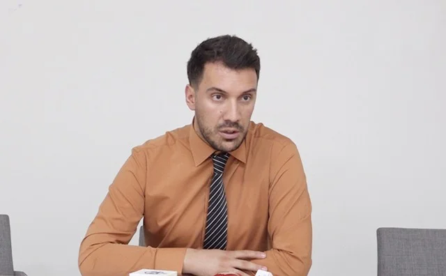 I nomi dei consulenti di Vjosa “entencious