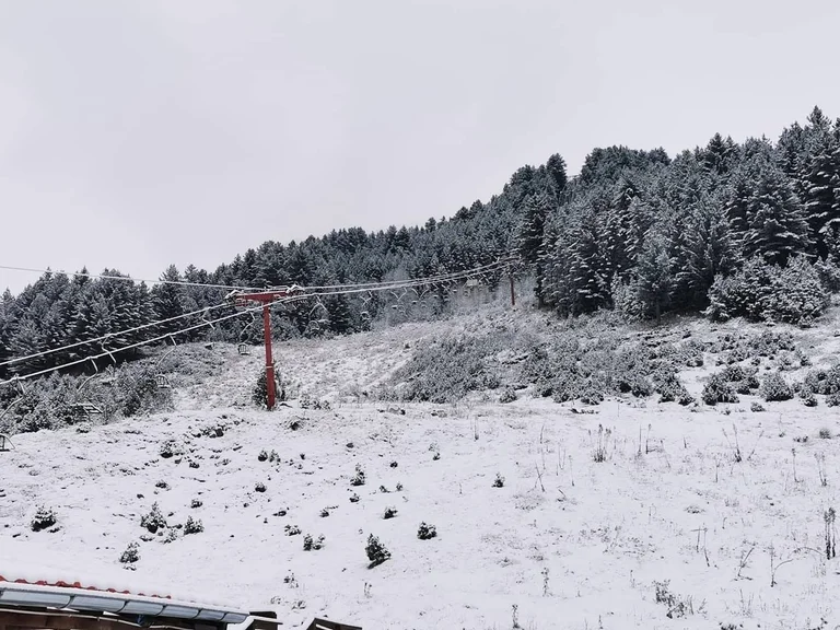 Brezovica aujourd'hui devient blanche, couverte de neige