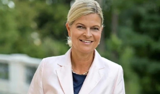 Österreich Verteidigungsminister Berührt von COVID-19