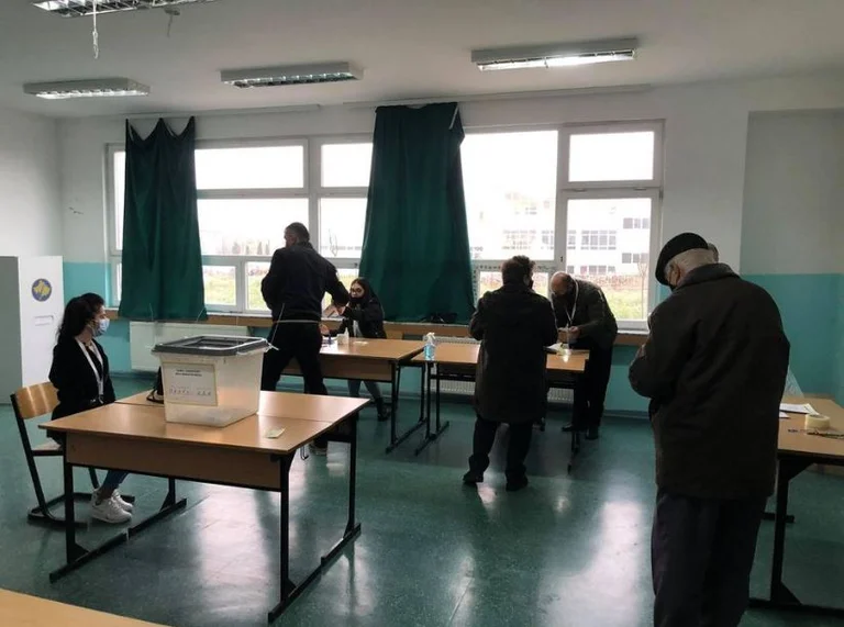 Analyst from the diaspora ironising with polling in Podujevo