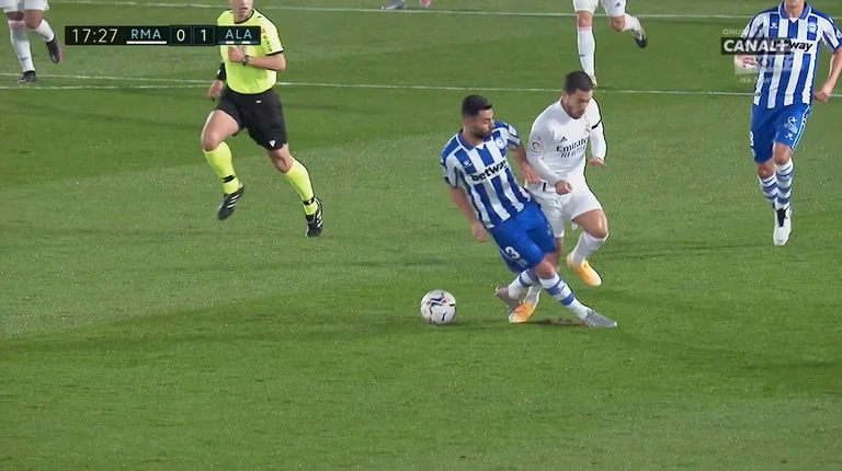 When we thought the real Hazard came back, it gets hurt again: Zidane is forced to replace it against Alaves