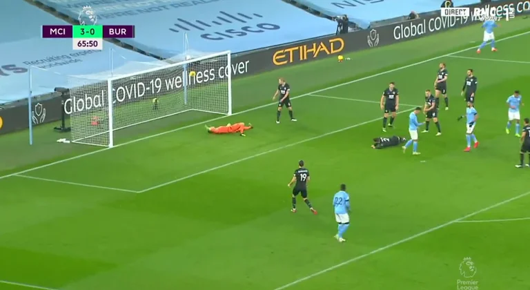 Man City doesn't pull the leg off the gas: He goes on with the goals against Burnley, he scores for two more minutes.