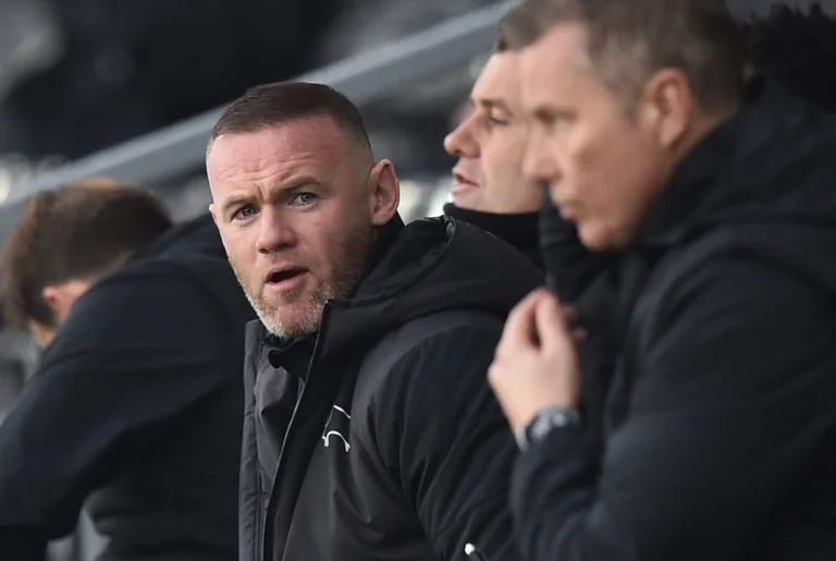 Alors c'est le premier match de Wayne Rooney.