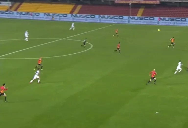 Benevento shocks Yu in the first half, poor reaction from the biancone defense.