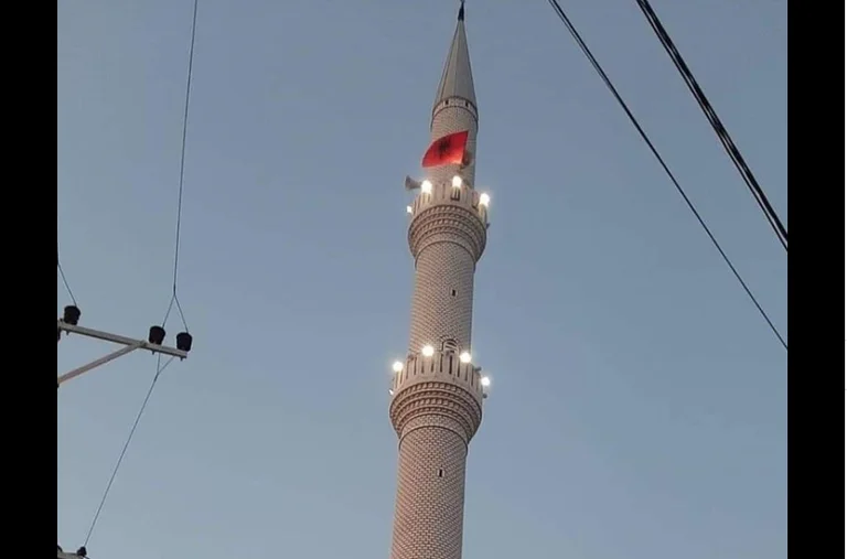 Imam in Suhareka places national flag in mosque minaret