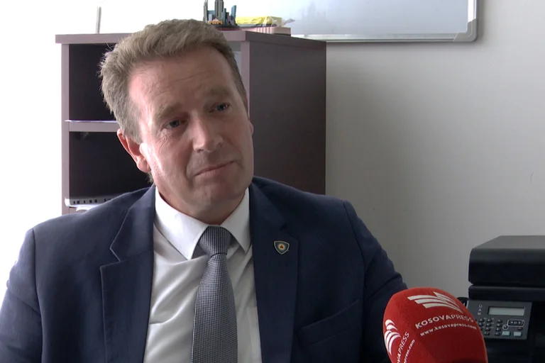 Suhareka s'oppose au gouvernement : lundi sera une pause.