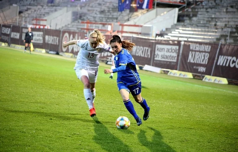 The women's national is suffering badly in Russia: At disadvantage 3-0 after the first half