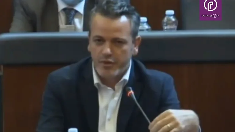 Gashi Nagavci: Fire, you and VV are abusing the House last time you led us into conflict.