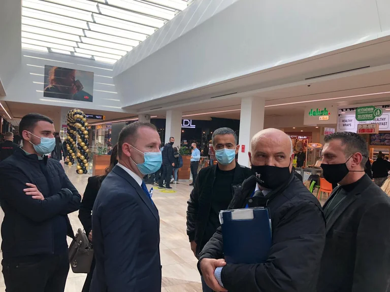 En Albi Mall, el Ministro Zemaj anuncia que ha detenido a ciudadanos en un centro comercial anónimo