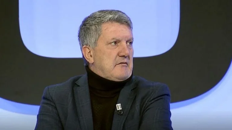 - Oui. Si la personne qui a menacé le ministre de l'Initiative parle, cela provoque un tsunami à ce parti.
