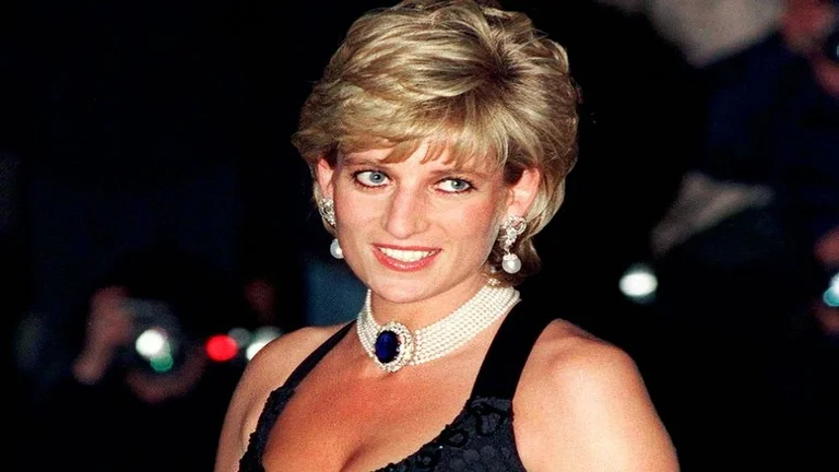 Les photos inédites, Princesse Diana avec le bikini sur un yacht
