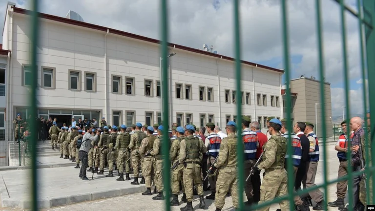 Türkisches Gericht verurteilt Dutzende von Menschen für gescheiterten Putsch