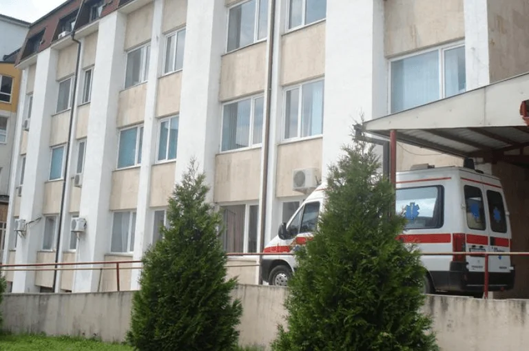 23 mjekë e infermierë janë të prekur me koronavirus nga stafi mjekësor në Gjakovë