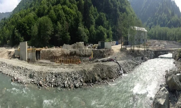 Accès aux centrales hydroélectriques pour “Kelkos”
