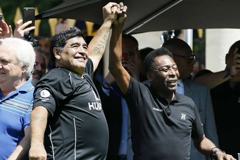 Pele's emozionante risposta dopo la morte di Maradon: # Un giorno speriamo di giocare a calcio #